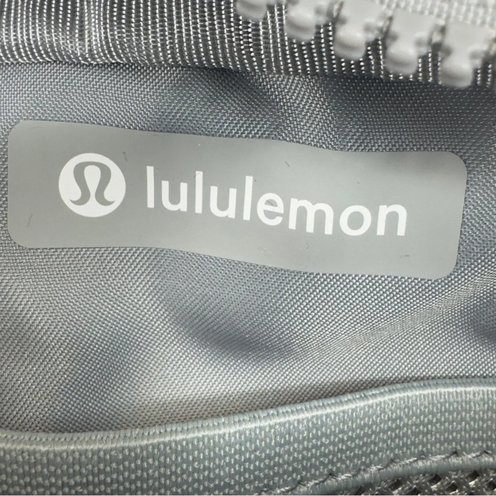 Lululemon Everywhere Belt Bag Crossbody - Color Silver Drop NWOT